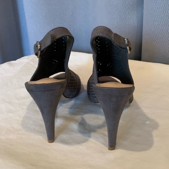 Kelly & Katie Eliassi Sandals - Picture 5 of 7